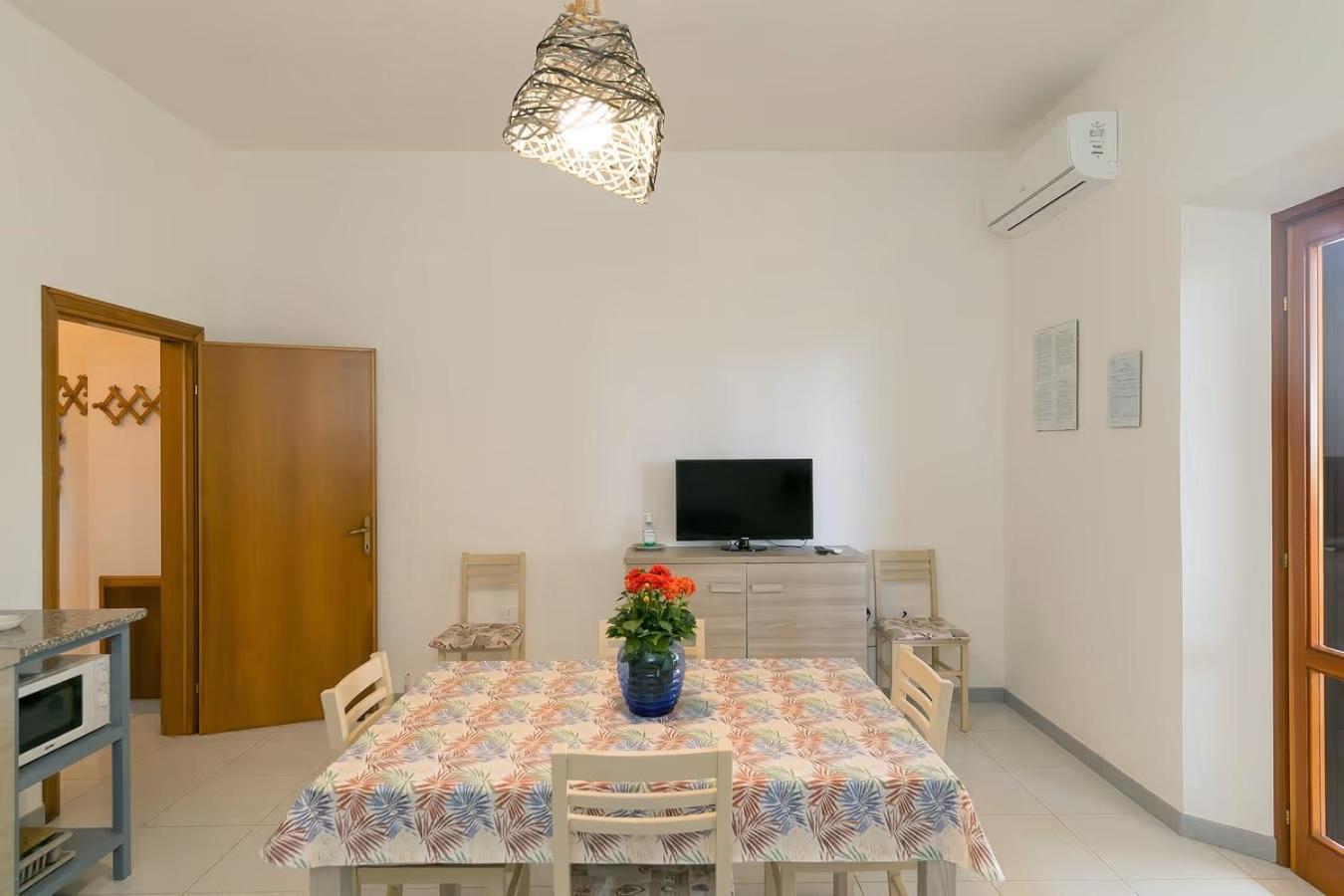 Agriturismo I Debbi 毕博纳 外观 照片
